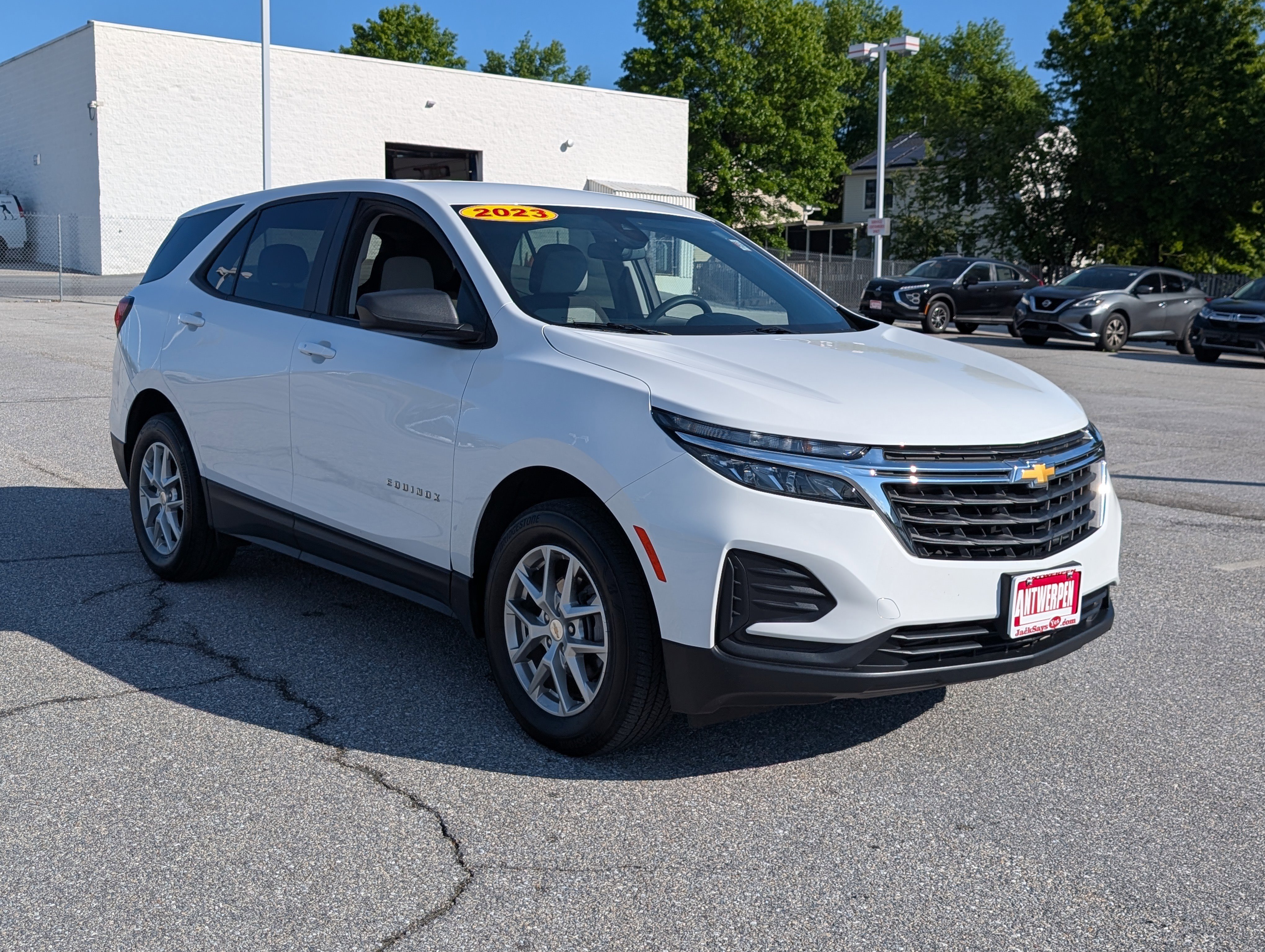 Used 2023 Chevrolet Equinox LS w/ LS Convenience Package image 2