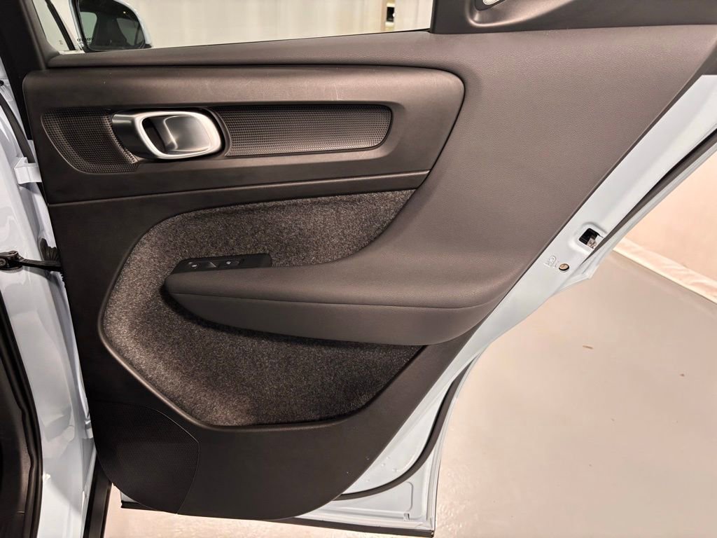 Certified 2025 Volvo XC40 B5 Core image 26