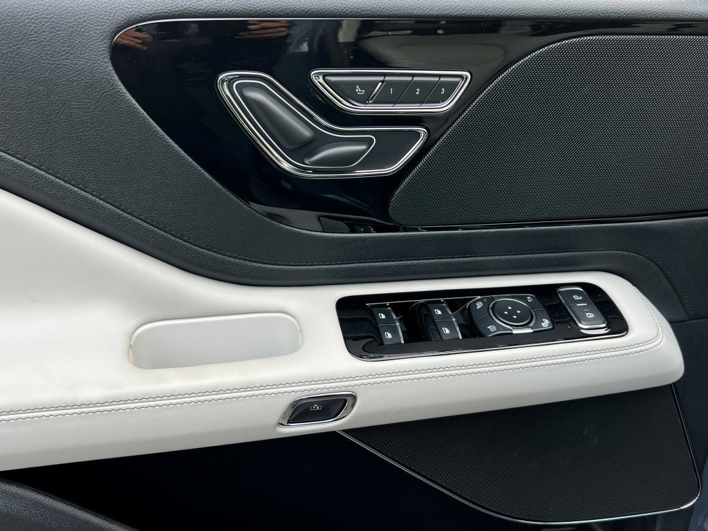 New 2026 Lincoln Aviator AWD w/ Jet Appearance Package image 16