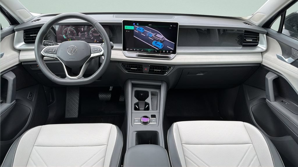 New 2026 Volkswagen Tiguan SE FWD image 10