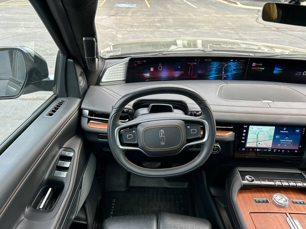 Used 2025 Lincoln Navigator Black Label AWD/4WD image 31