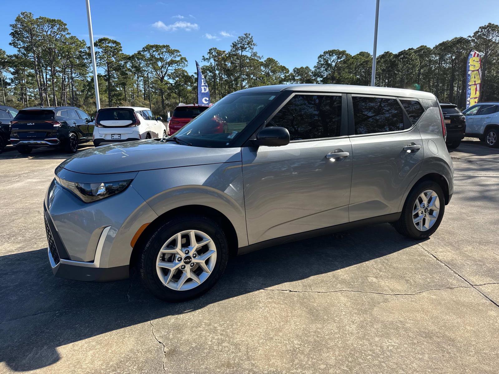 Used 2023 Kia Soul LX w/ LX Technology Package image 7