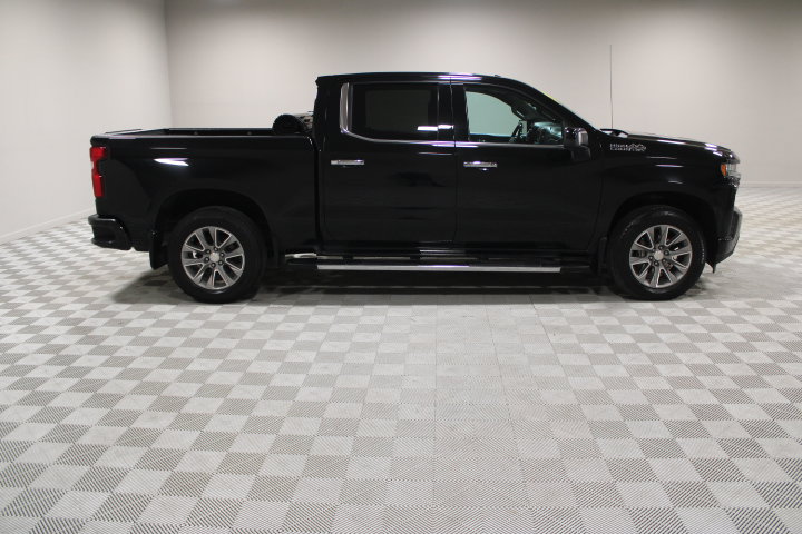 Used 2019 Chevrolet Silverado 1500 High Country w/ Technology Package AWD/4WD image 13