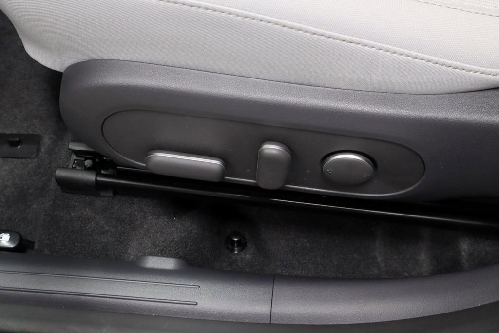 Used 2025 Hyundai Kona SEL FWD image 22