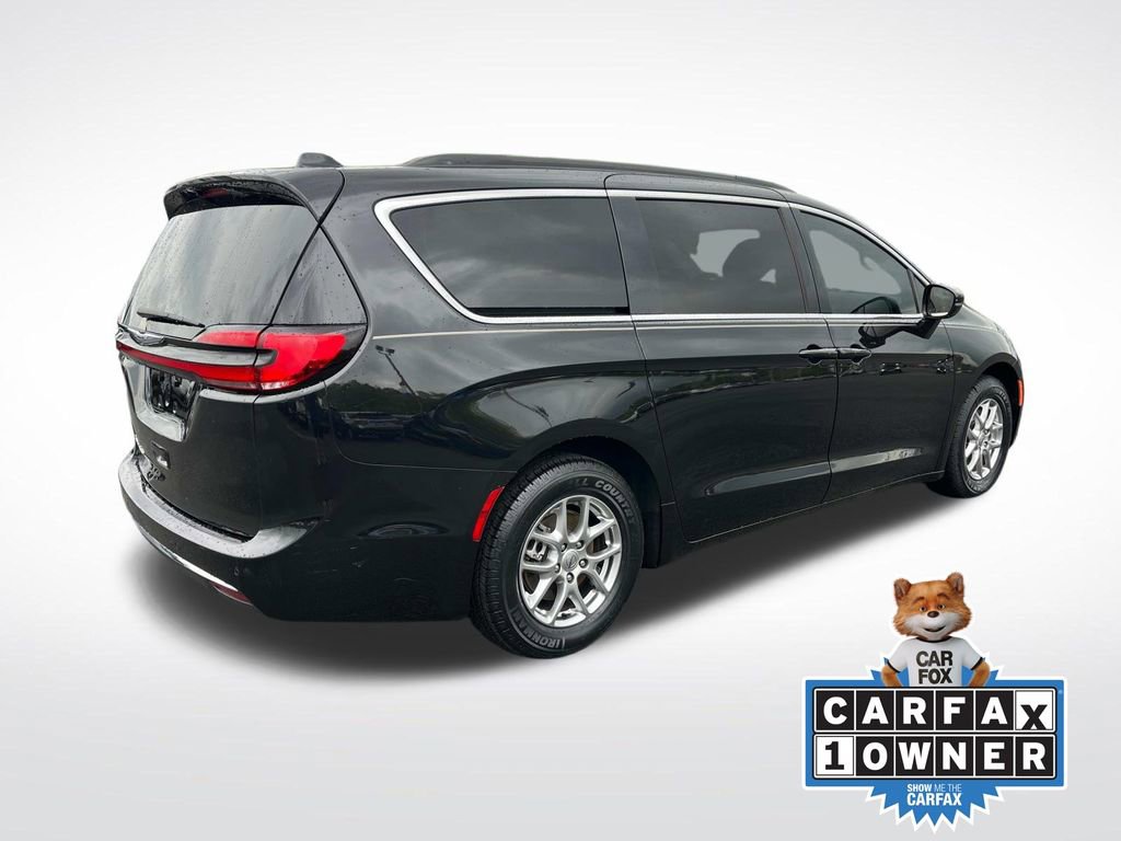Used 2021 Chrysler Pacifica Touring image 3