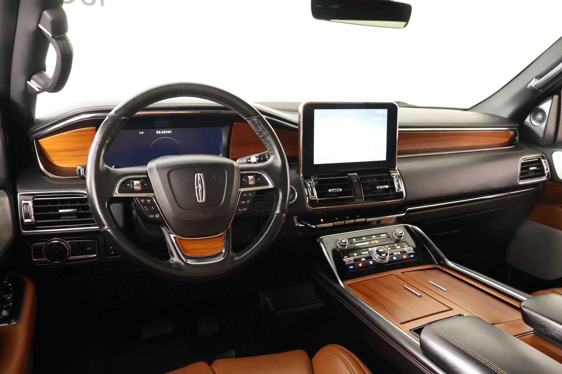 Used 2019 Lincoln Navigator L Reserve AWD/4WD image 2