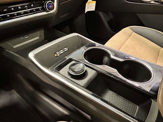Used 2025 Chevrolet Equinox ACTIV w/ Safety and Technology Package FWD image 18