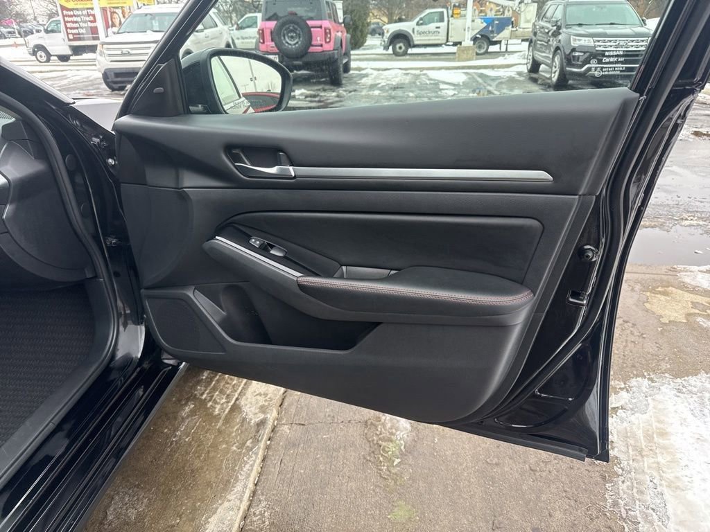 Used 2024 Nissan Altima 2.5 SR image 36