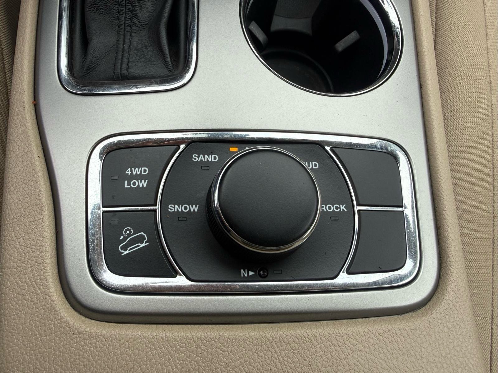 Used 2018 Jeep Grand Cherokee Laredo AWD/4WD image 20