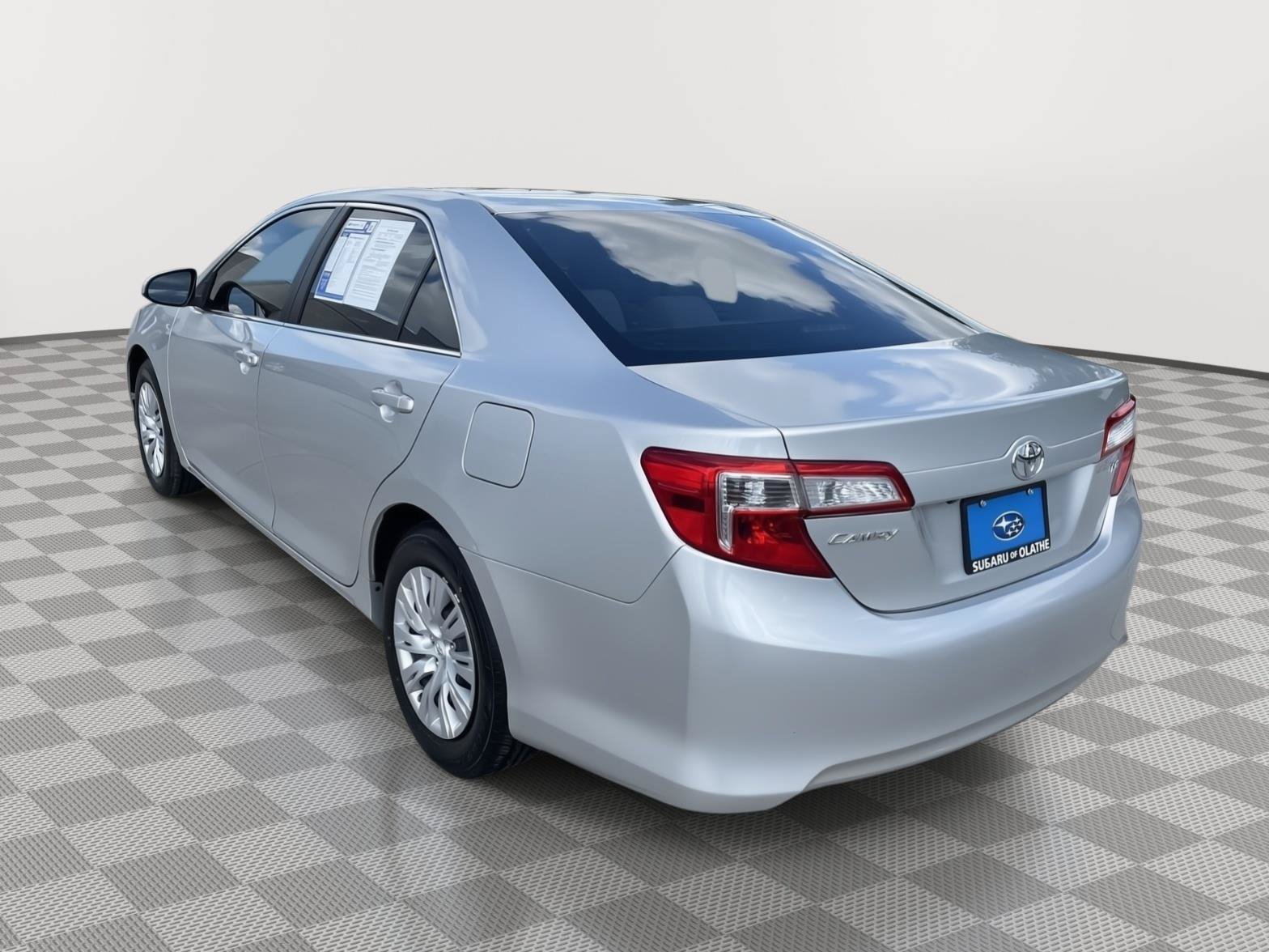 Used 2014 Toyota Camry LE FWD image 12