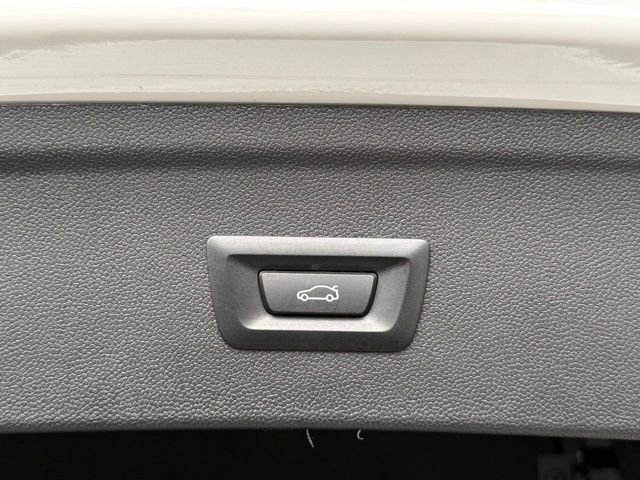 Used 2026 BMW iX xDrive60 w/ M Sport Package image 17