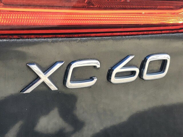 Used 2020 Volvo XC60 T8 Momentum w/ Protection Package Premier image 28