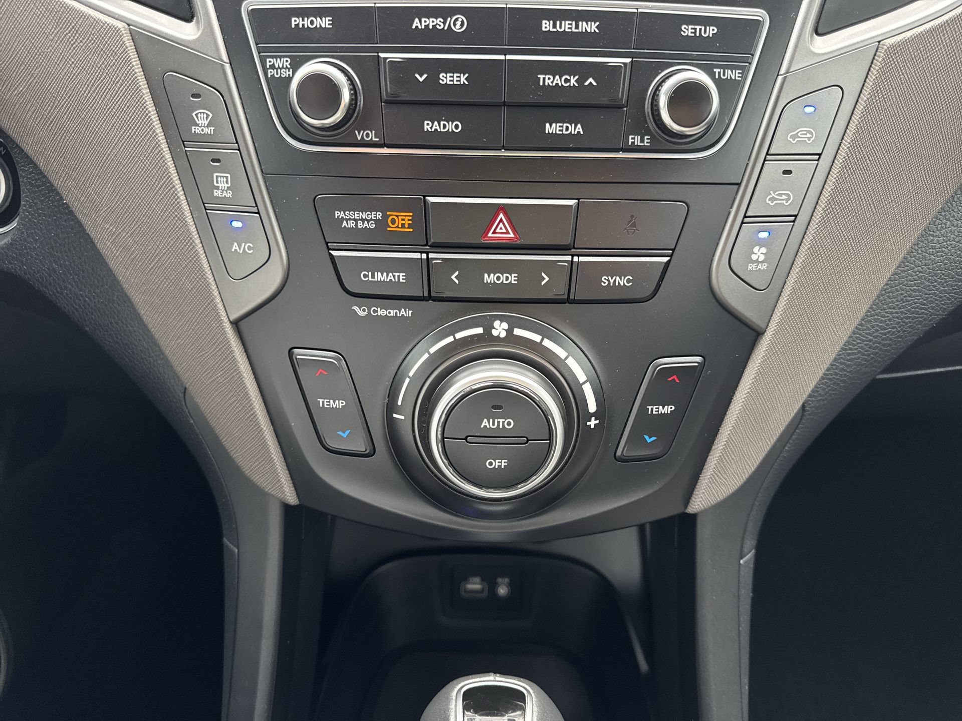 Used 2018 Hyundai Santa Fe SE w/ SE Premium Package 02 AWD/4WD image 18