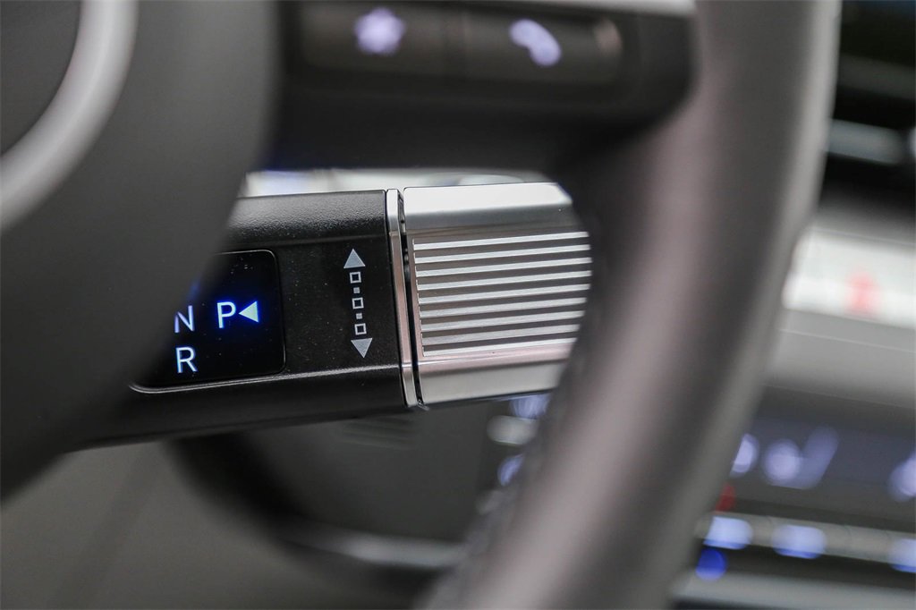 Certified 2025 Hyundai Kona Limited image 18