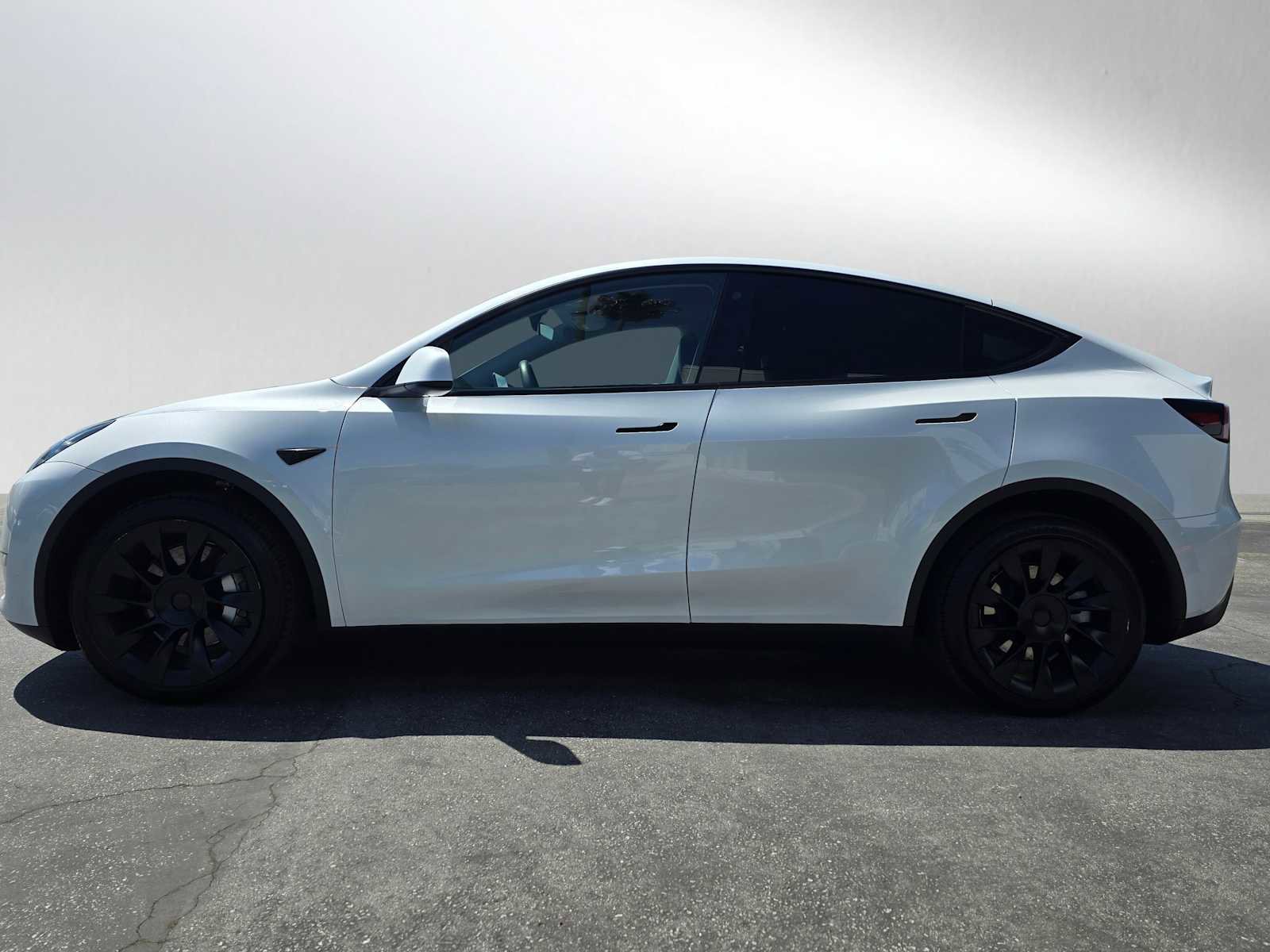 Used 2023 Tesla Model Y AWD image 6