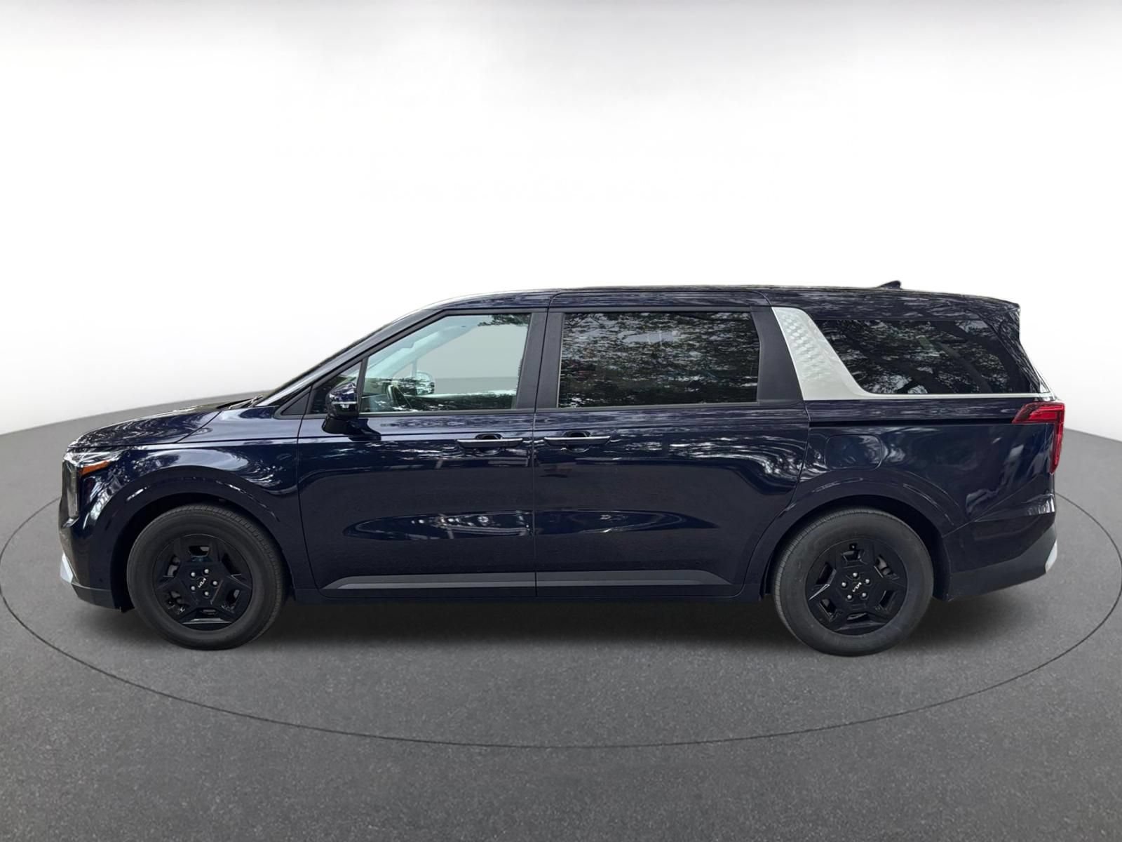 Used 2026 Kia Carnival FWD image 4