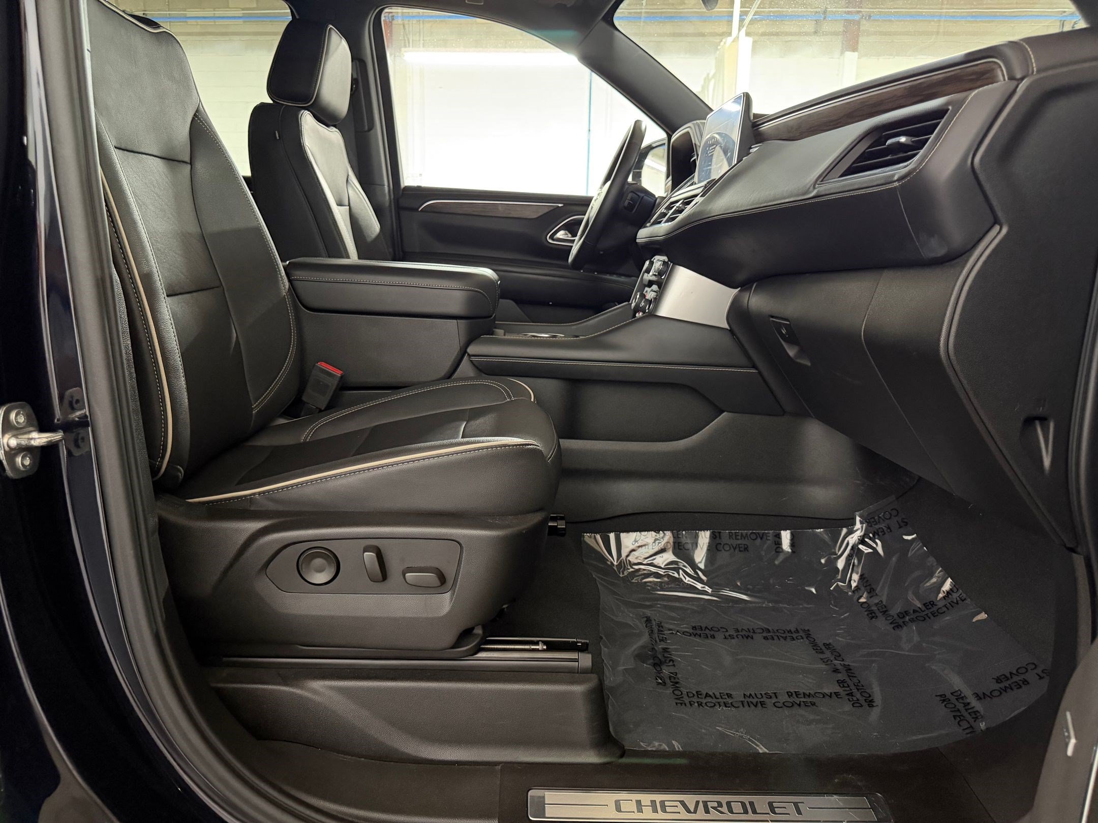 Used 2023 Chevrolet Tahoe Premier AWD/4WD image 32