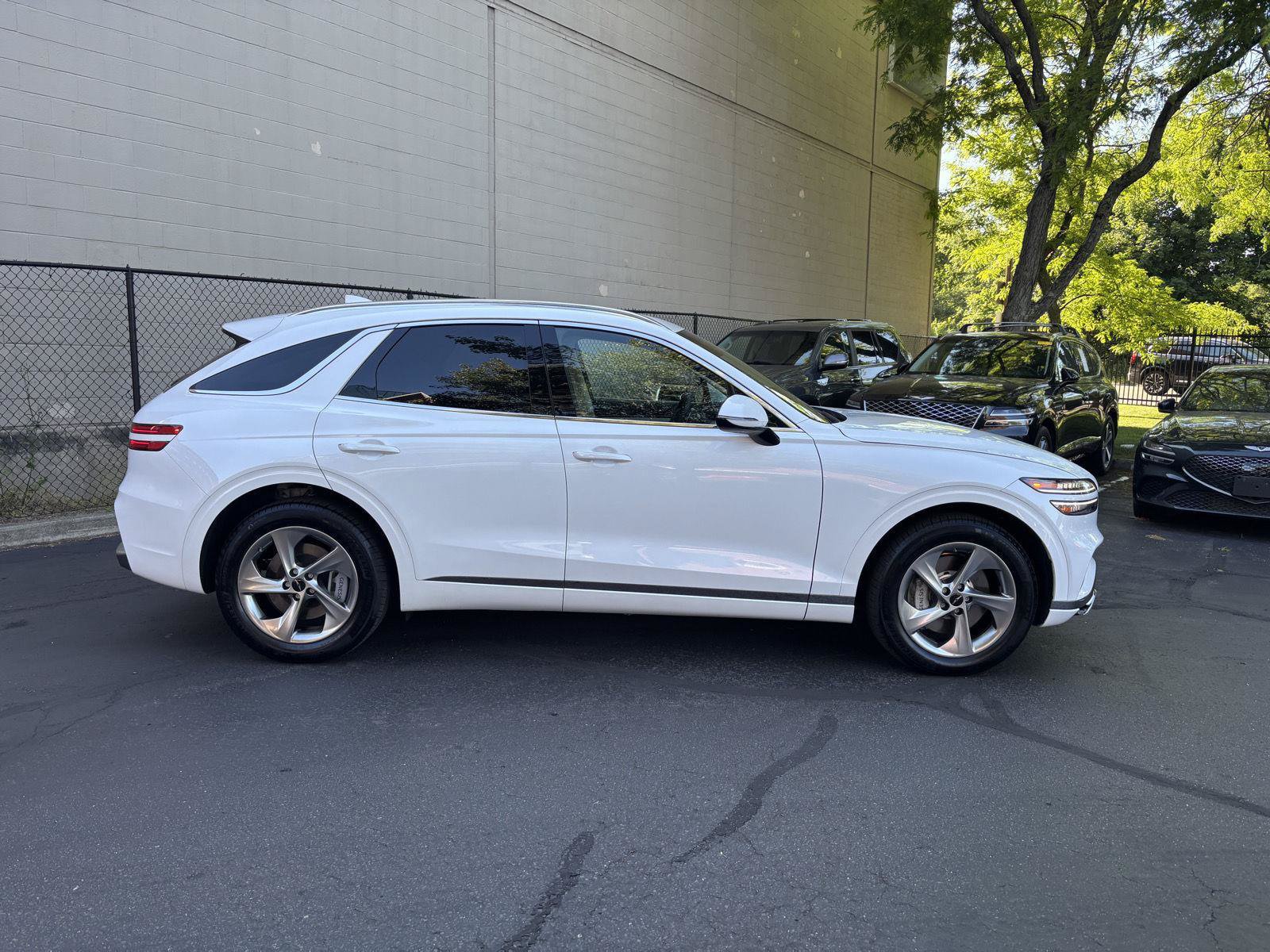Used 2026 Genesis GV70 2.5T Select AWD/4WD image 2