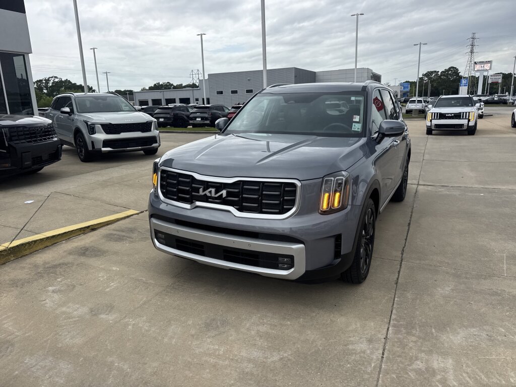 Used 2024 Kia Telluride SX w/ Towing Package FWD image 4