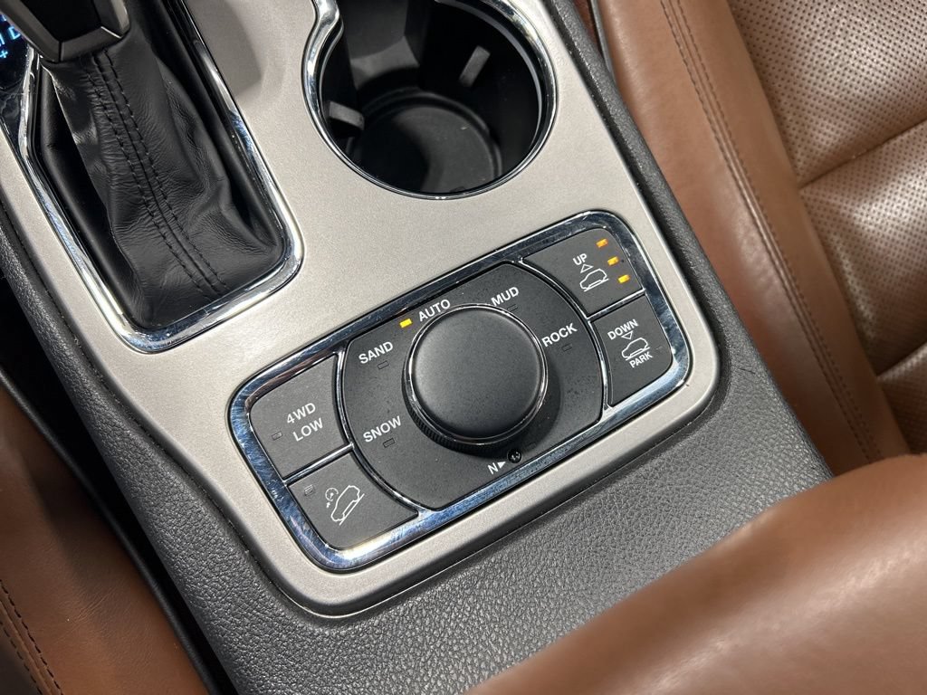 Used 2021 Jeep Grand Cherokee Overland AWD/4WD image 24
