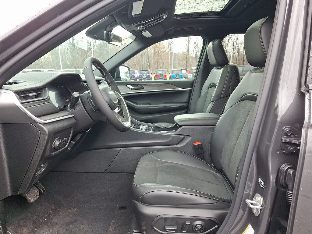New 2026 Jeep Grand Cherokee Altitude AWD/4WD image 10