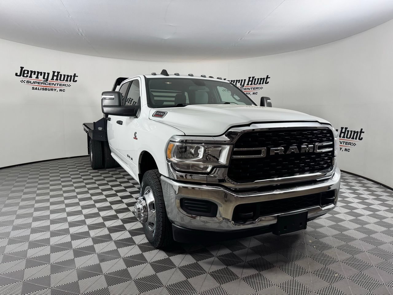Used 2024 RAM 3500 SLT w/ Quick Order Package 2YG SLT AWD/4WD image 3