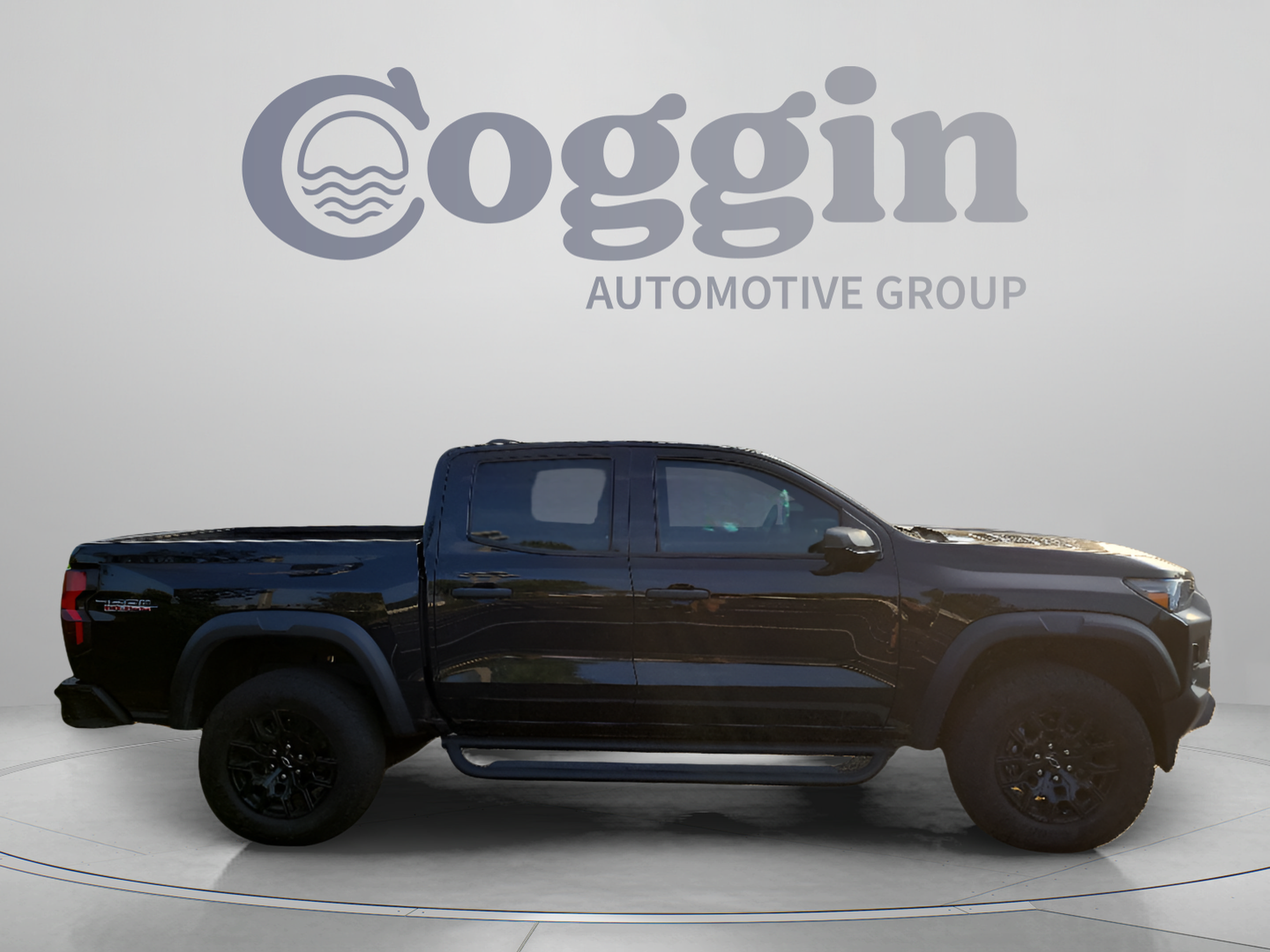 Used 2024 Chevrolet Colorado Trail Boss w/ Advanced Trailering Package AWD/4WD image 4