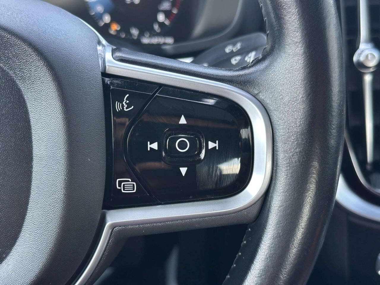Used 2019 Volvo S60 T6 Momentum w/ Multimedia Package AWD/4WD image 30