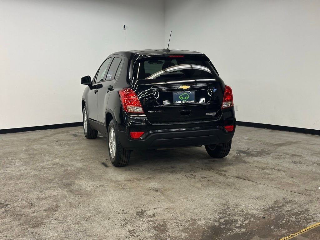 Certified 2022 Chevrolet Trax LS w/ Tint and Cruise Package image 8