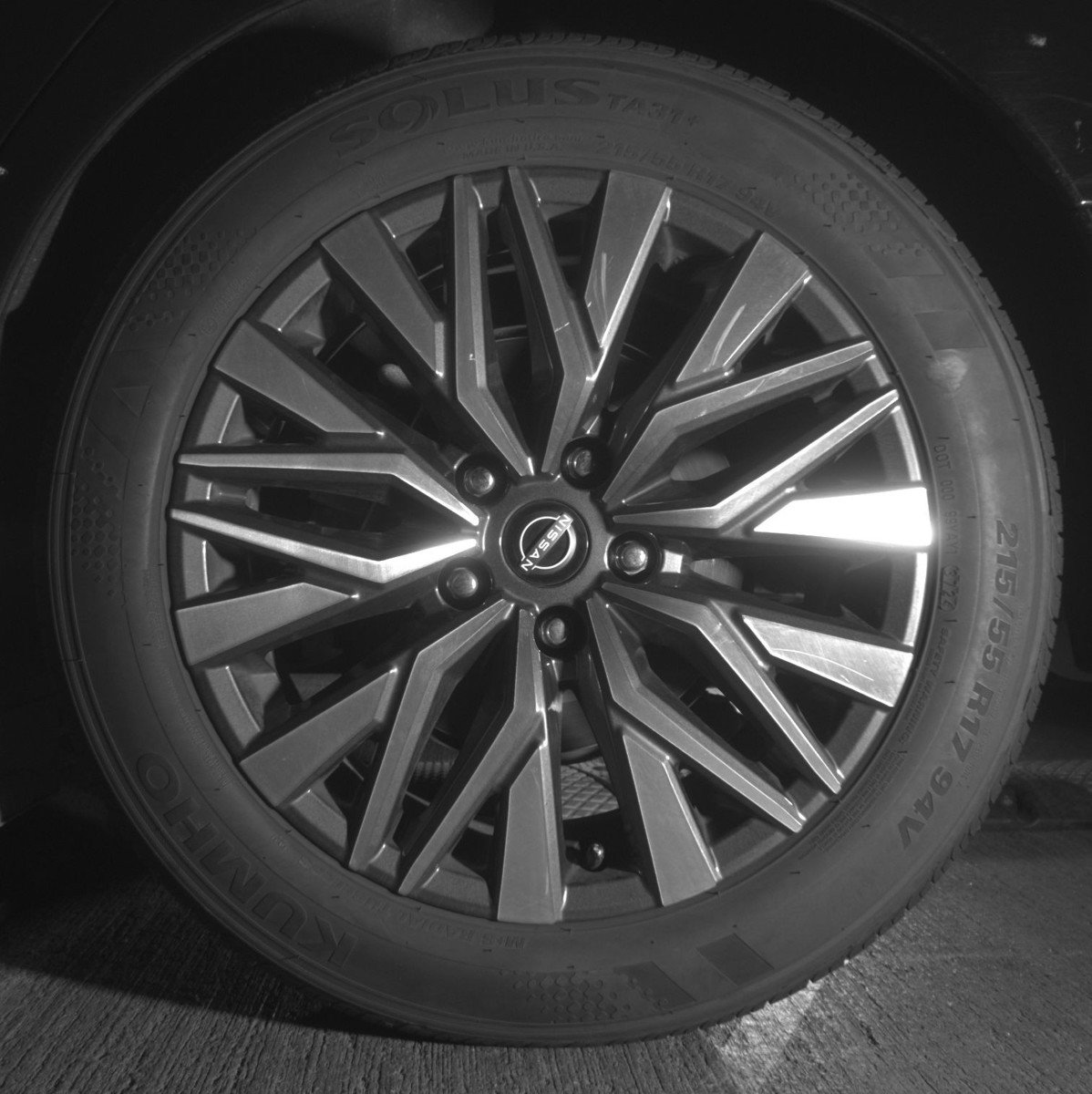 Used 2025 Nissan Altima 2.5 SV FWD image 14