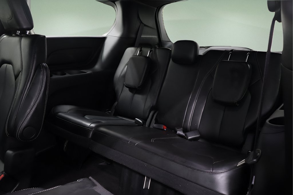 Certified 2025 Chrysler Pacifica Select FWD image 14