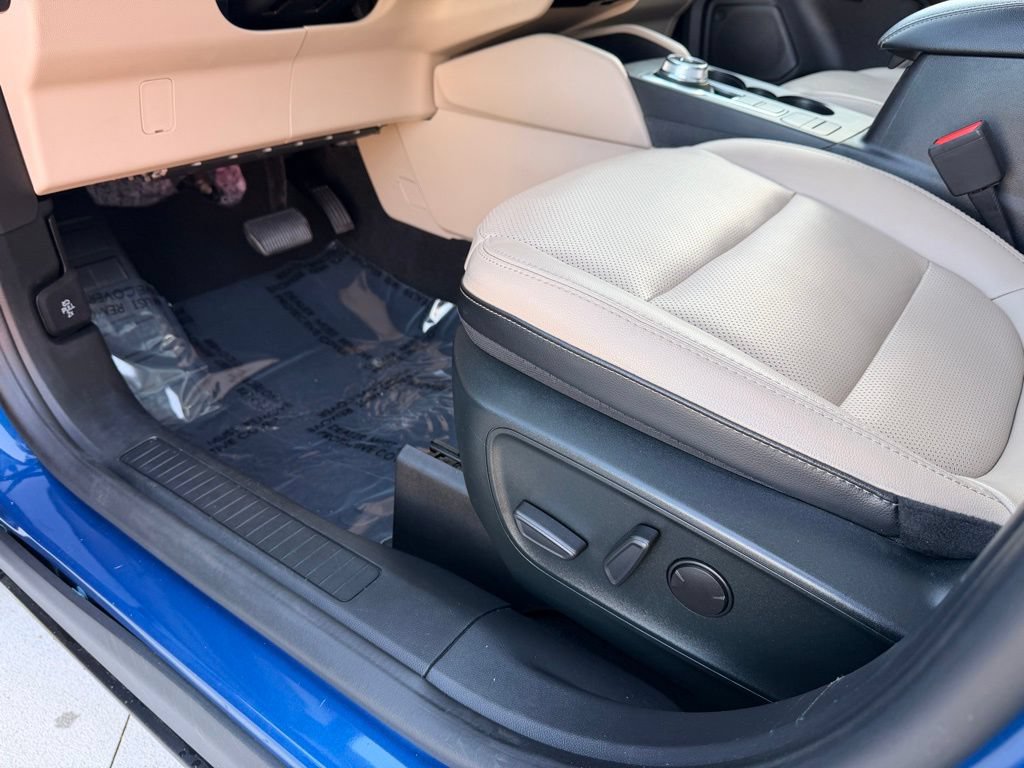 Used 2022 Ford Escape Titanium AWD/4WD image 31