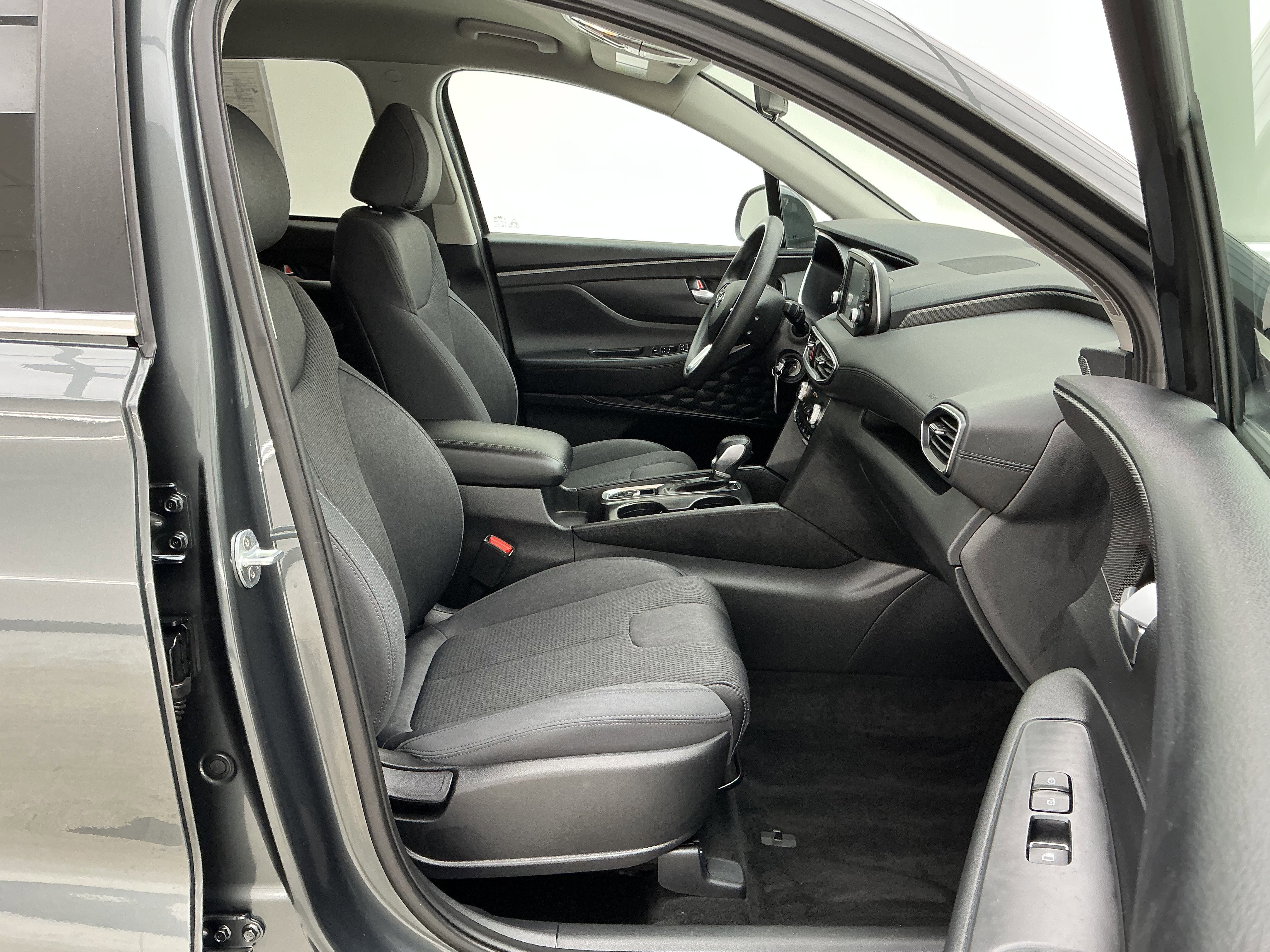 Used 2020 Hyundai Santa Fe SE w/ Cargo Package image 25