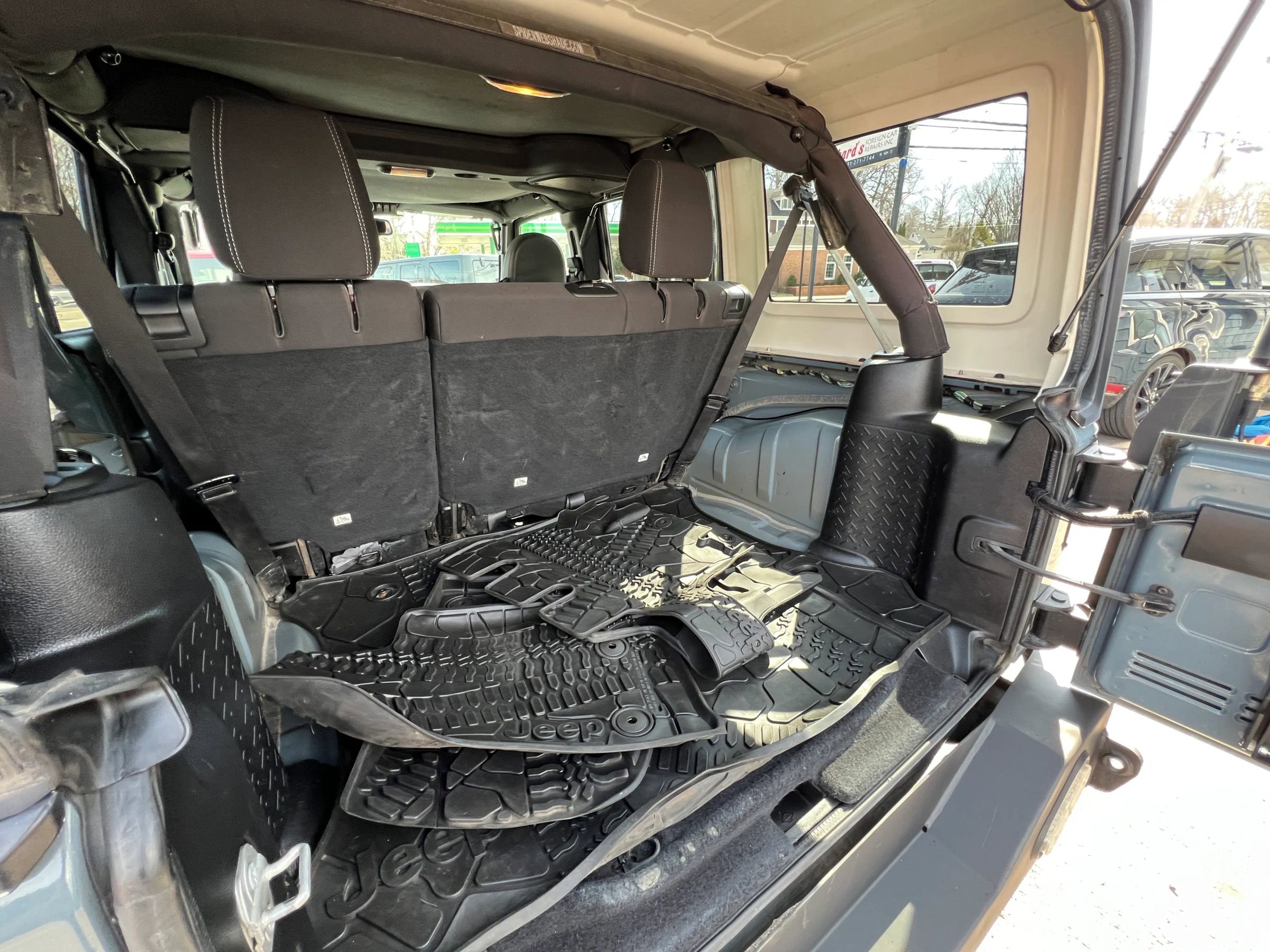 Used 2015 Jeep Wrangler Unlimited Rubicon w/ Dual Top Group AWD/4WD image 29