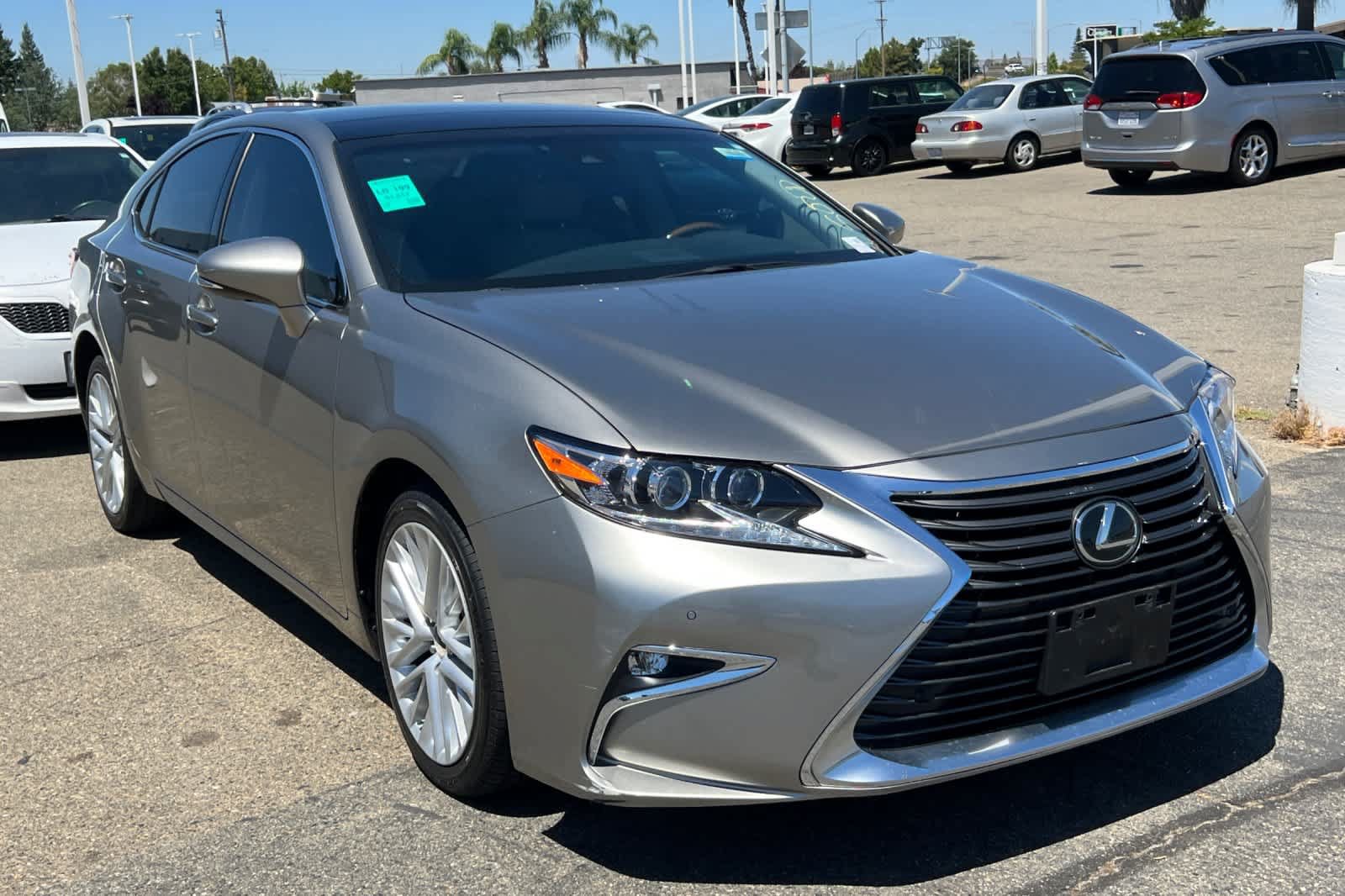 Used 2018 Lexus ES 350 w/ Luxury Package w/Wood Trim FWD image 3