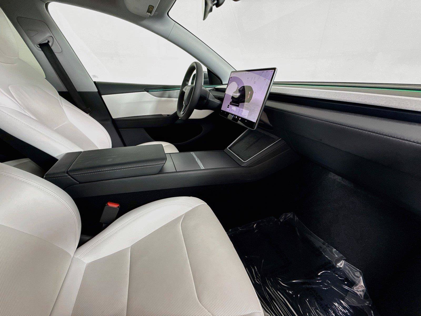 Used 2026 Tesla Model Y Long Range RWD image 32