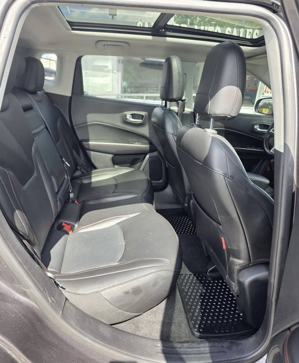 Used 2019 Jeep Compass Trailhawk w/ Leather Interior Group AWD/4WD image 18