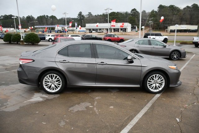 Used 2020 Toyota Camry XLE image 6