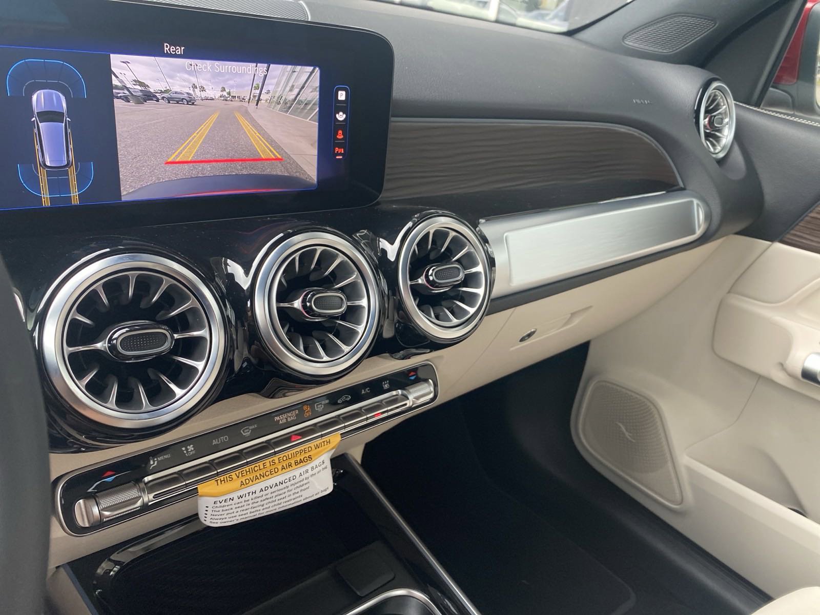 New 2024 Mercedes-Benz EQB 300 4MATIC image 9
