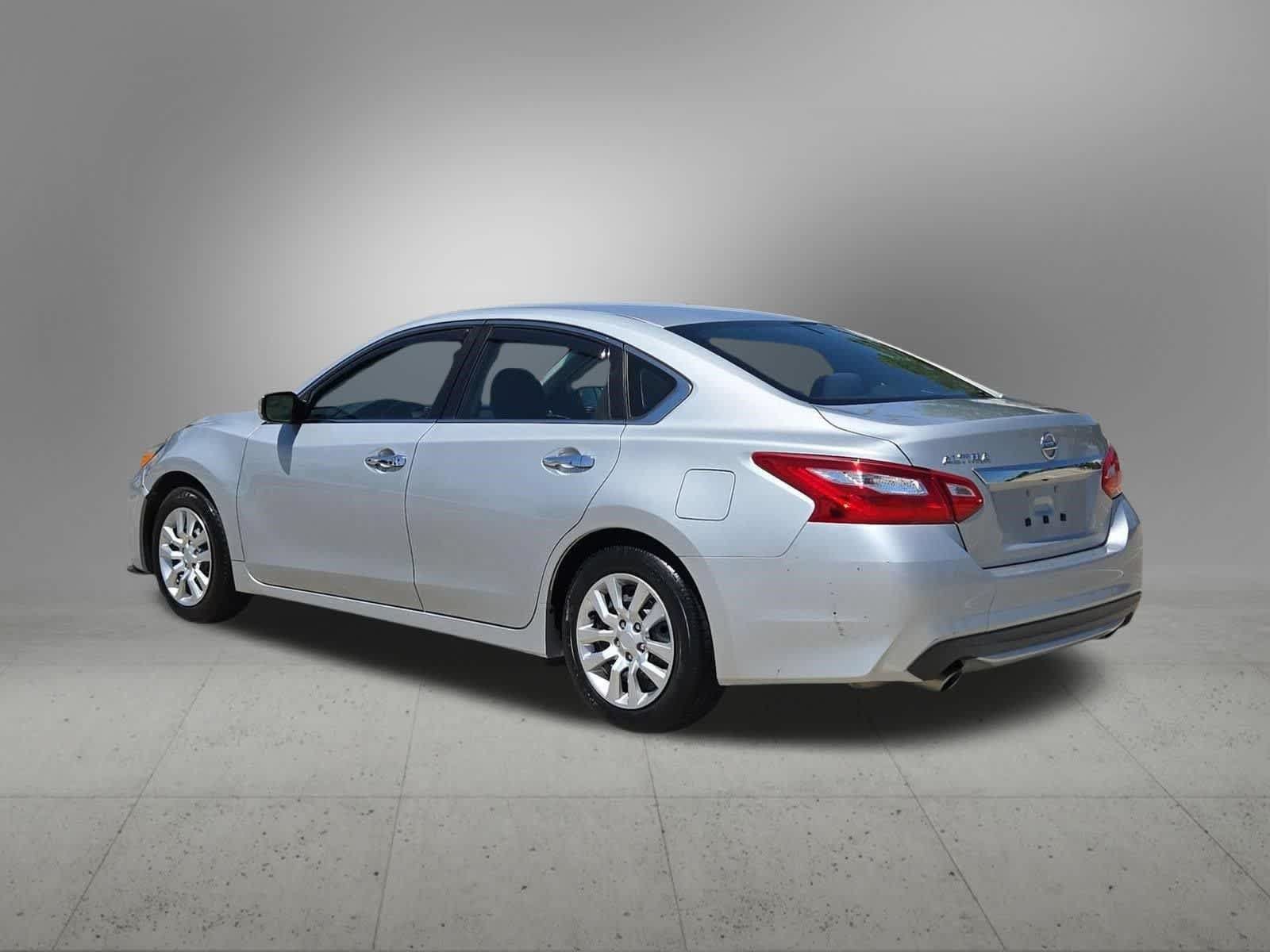 Used 2017 Nissan Altima 2.5 S w/ Power Driver Seat Package FWD image 4