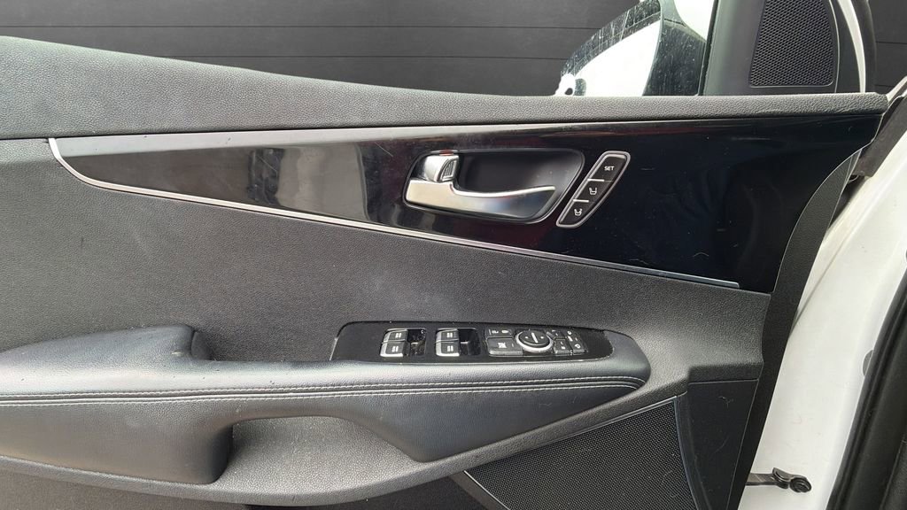 Used 2016 Kia Sorento SX image 19