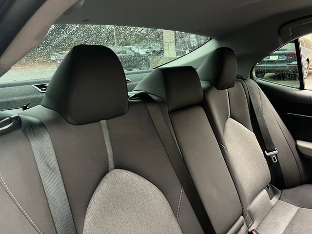 Used 2021 Toyota Camry LE image 28