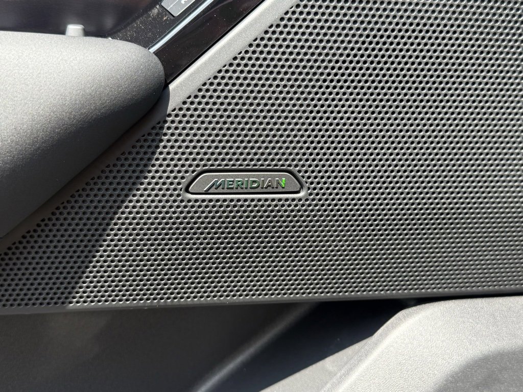 New 2026 Land Rover Range Rover Velar Dynamic SE image 16