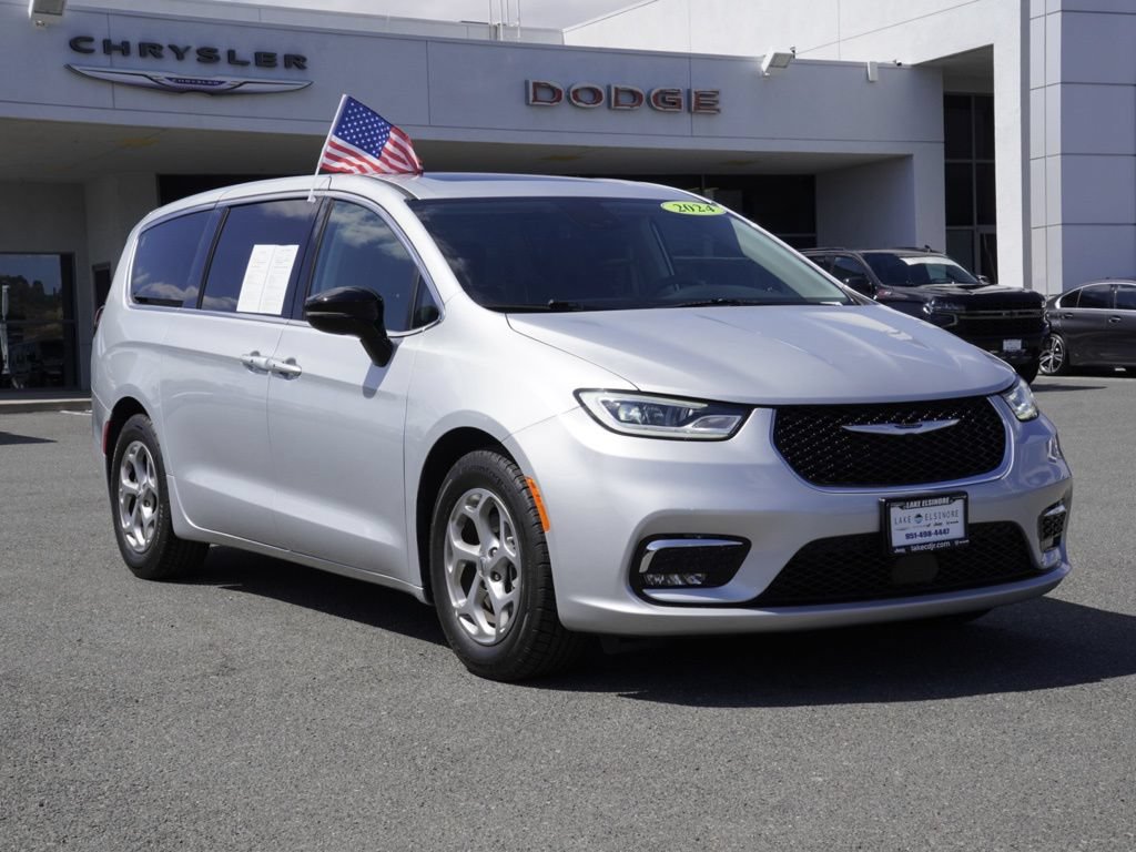 Used 2024 Chrysler Pacifica Limited FWD video 2