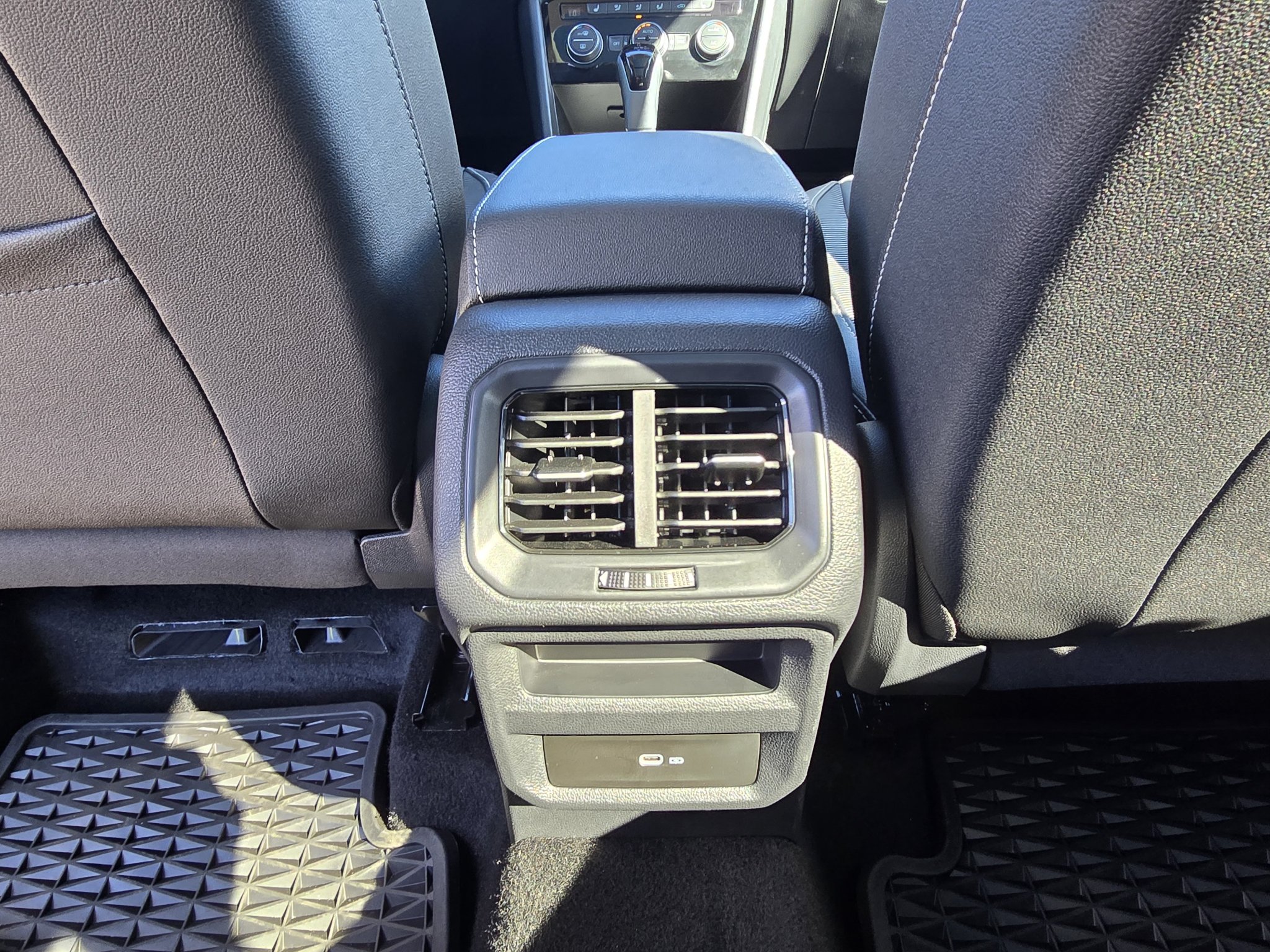 Used 2024 Volkswagen Taos SE w/ Panoramic Sunroof Package AWD/4WD image 30