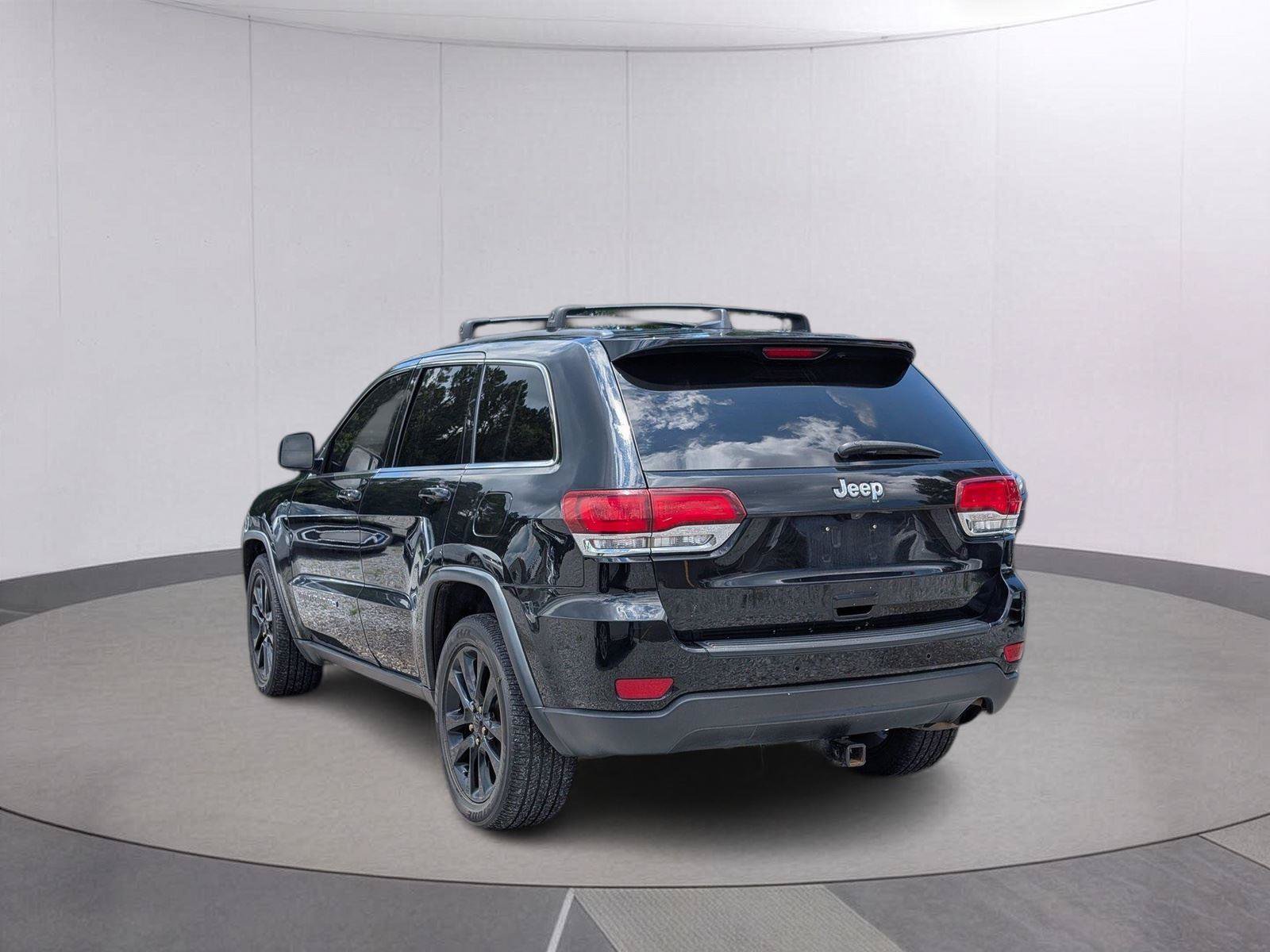 Used 2022 Jeep Grand Cherokee Laredo E RWD image 6
