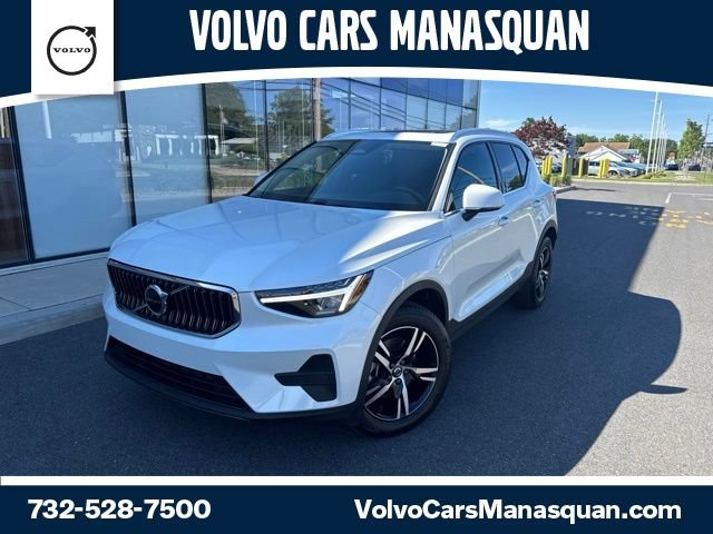 Certified 2025 Volvo XC40 B5 Core AWD/4WD image 1