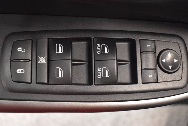 Used 2019 Jeep Cherokee Limited AWD/4WD image 21