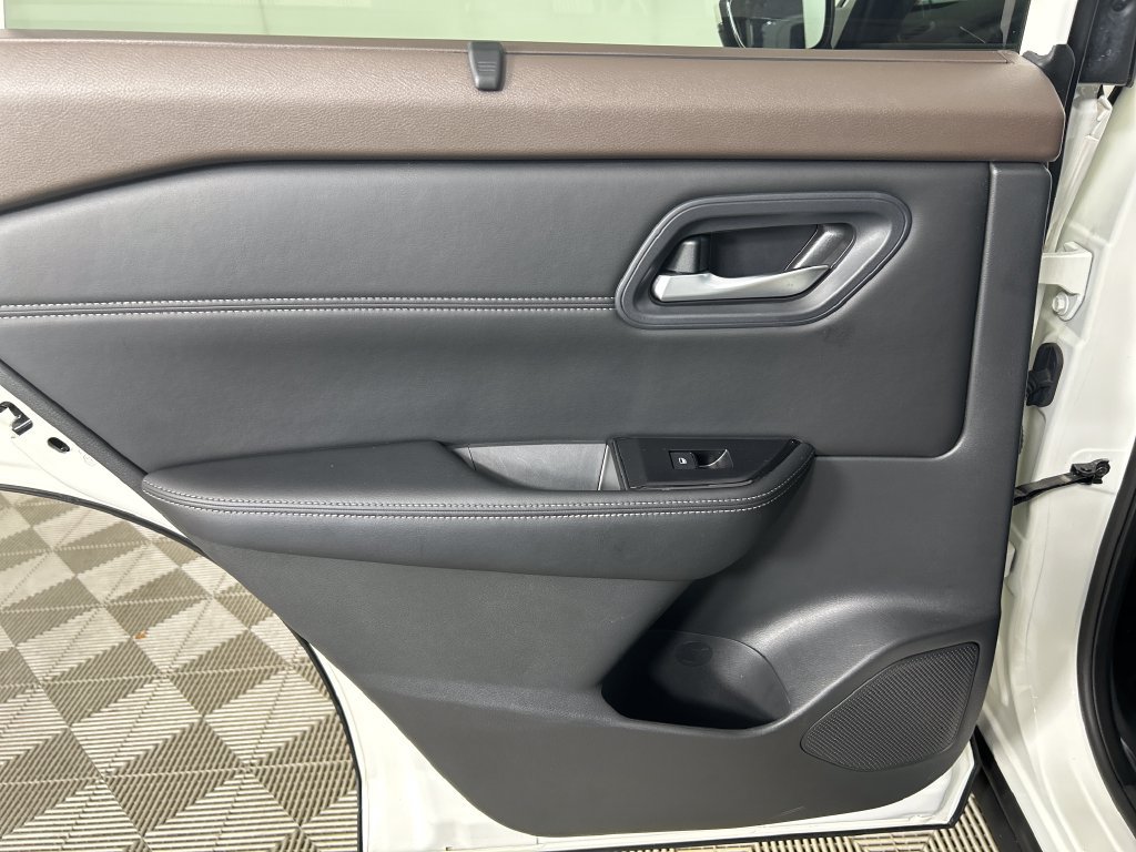 Used 2023 Nissan Rogue SV w/ SV Premium Package AWD/4WD image 15