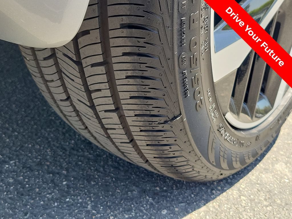 Certified 2025 Nissan Versa SR w/ Trunk Package FWD image 31